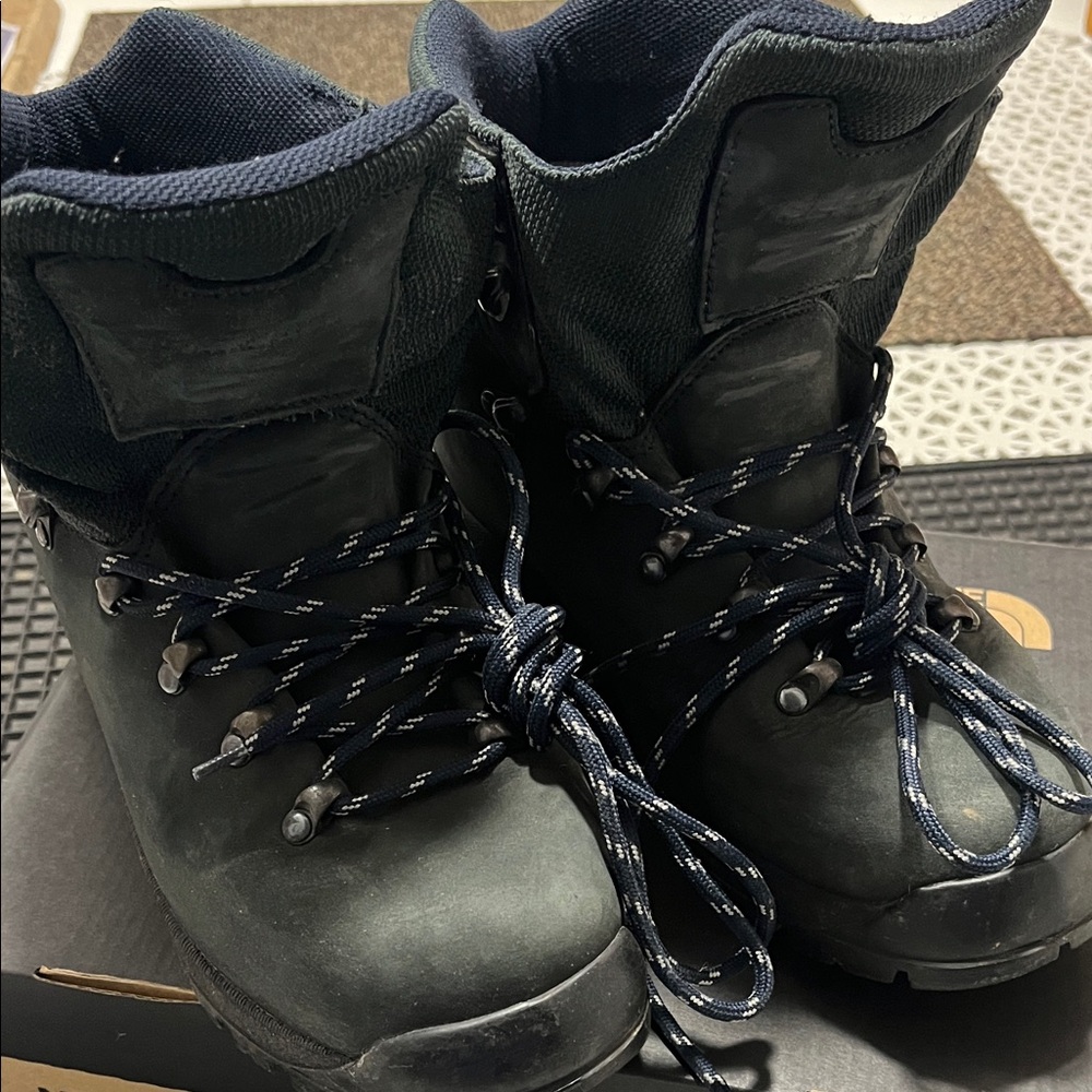 dark grey Hiking Boots with black and pink Laces